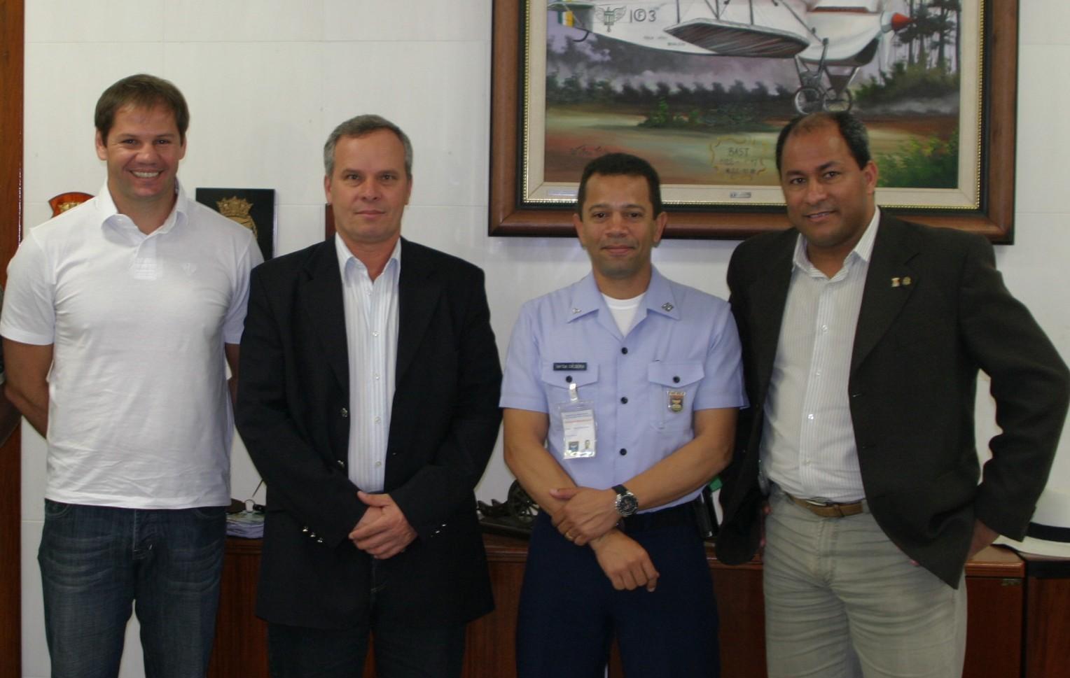 Ver. Marcelo Mariano, Ver. Romazzini, Coronel Nei André Caldeira e Ver. Gilberto Benzi.