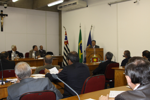 Sr. Massao Soejima discursando no plenário.