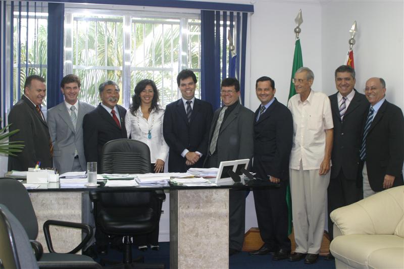 Vereadores recebem deputado