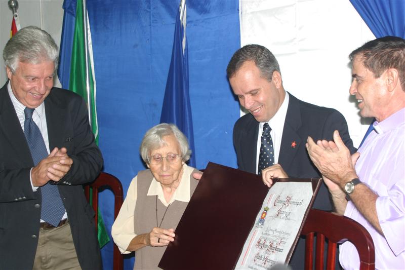 Irmã Dolores recebe Título de Cidadã