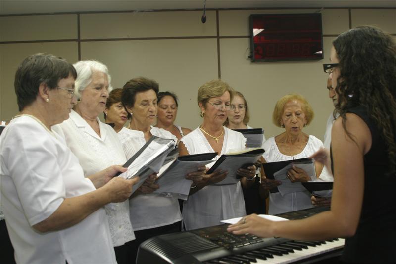 Coral homenageia mulheres